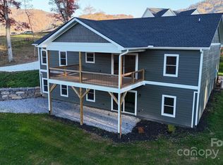 33 Gracie Rose St, Clyde, NC 28721