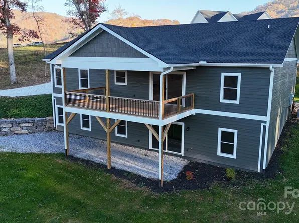 33 Gracie Rose St, Clyde, NC 28721