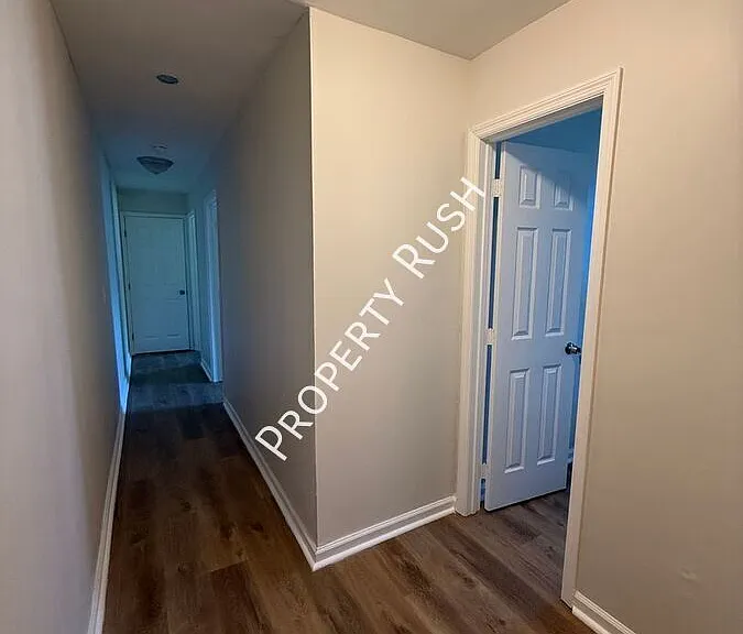 1718 Portland St #B — Photo 6