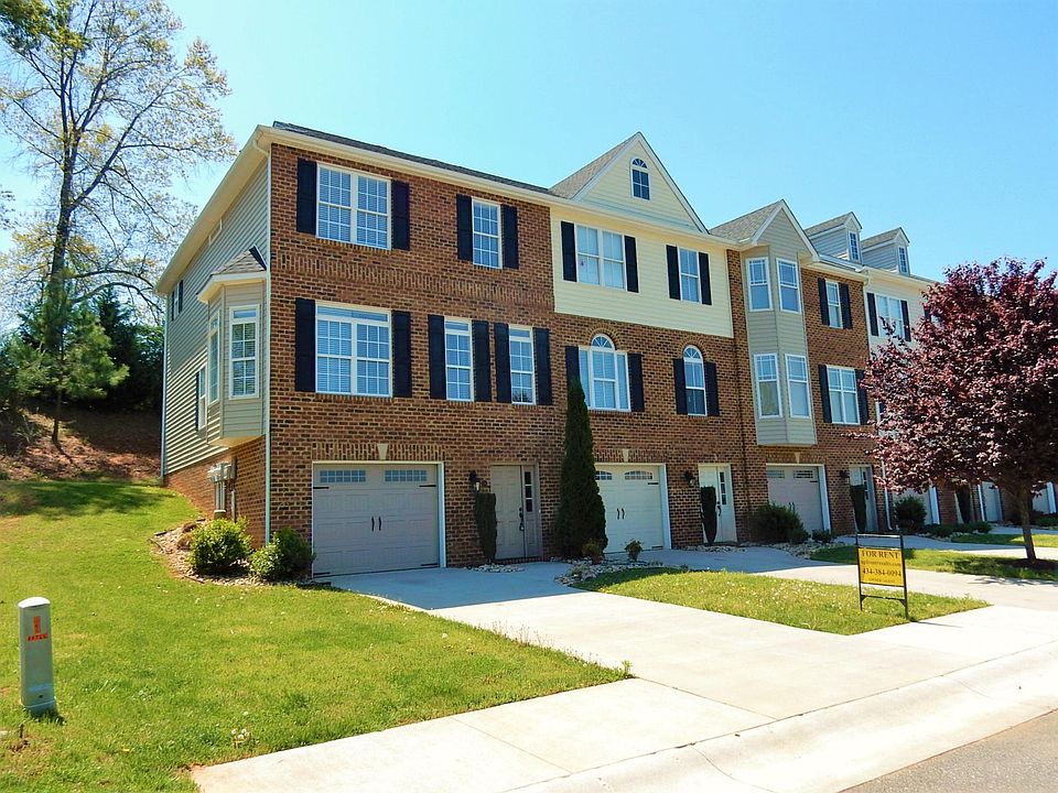 1st image of 3008 Hill St Unit 316