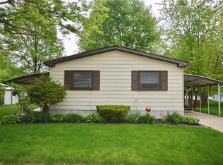 10 Dogwood Ln #10, Olmsted Falls, OH 44138