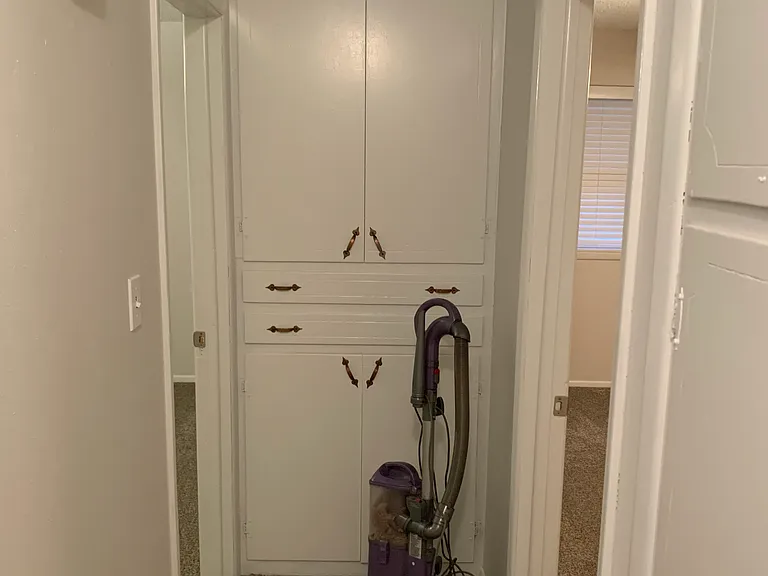 2201 W Parkview Ave — Photo 3