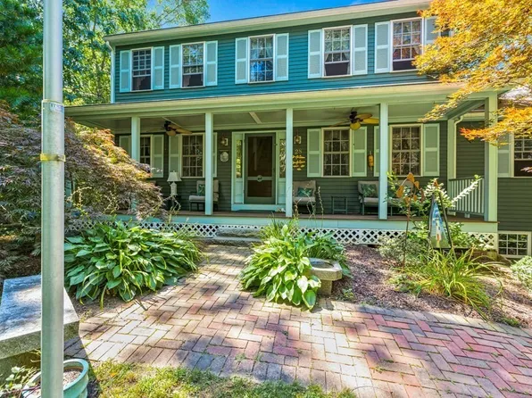 28 Crowell Rd, Bourne, MA 02532