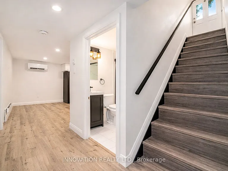 21 Parkside Cres #B — Photo 3