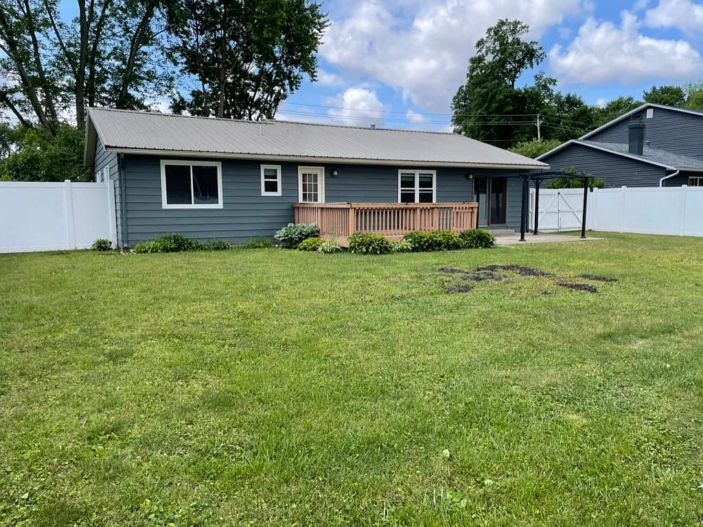 1818 Reddington Rd — Photo 4