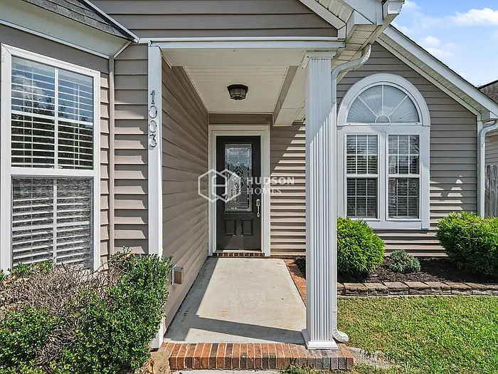 3 bed, 2.0 bath, 1378 sqft, $2,025 — Photo 4