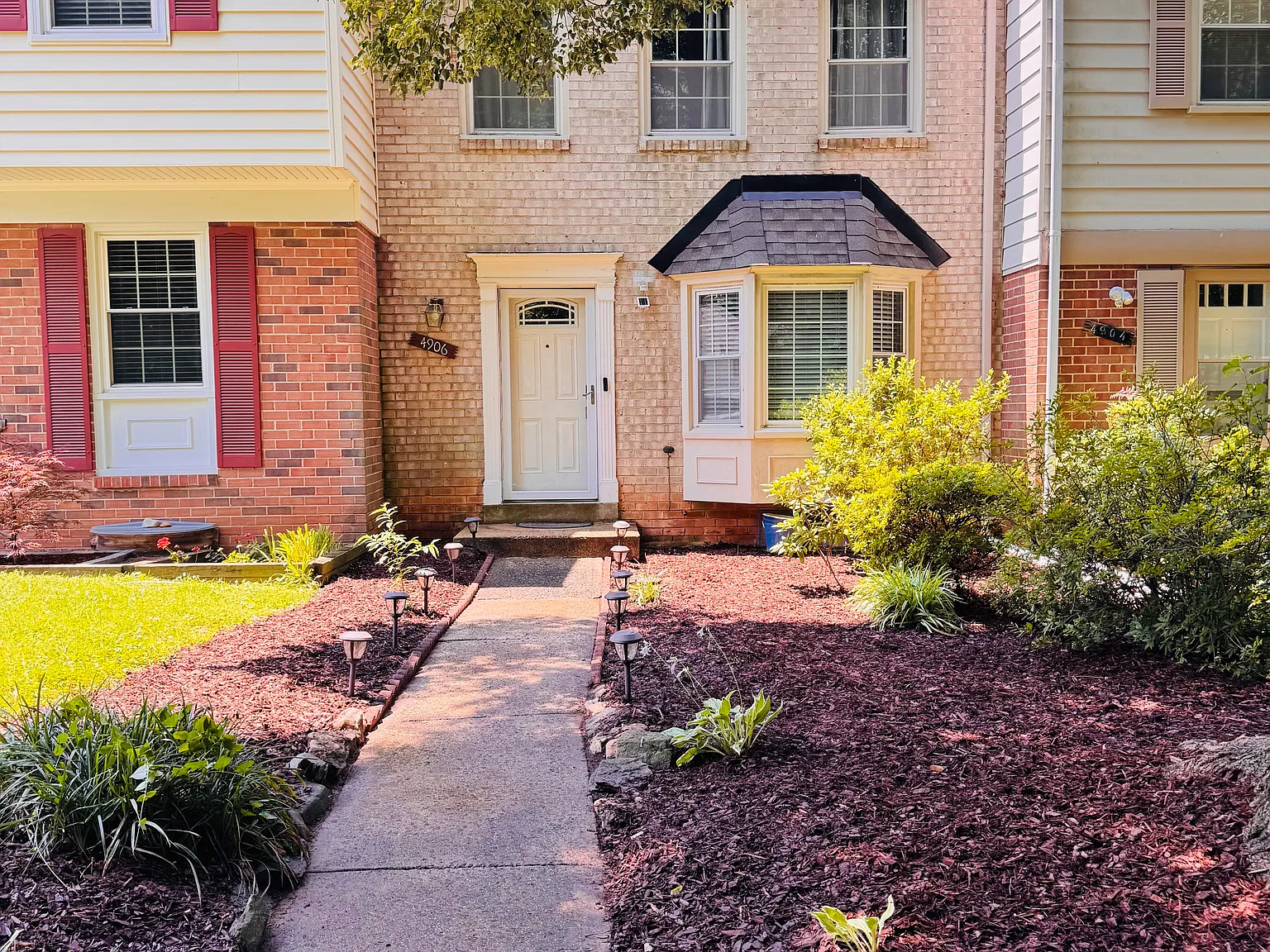 4 bed, 3.5 bath, 1524 sqft, $4,300 — Photo 1