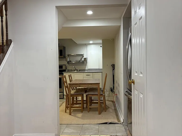1483 Princeton Cres — Photo 14