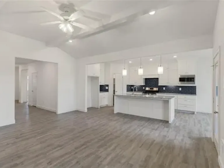 550 Piper Ln — Photo 5