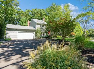 2 Whitewood Rd, Edison, NJ 08820