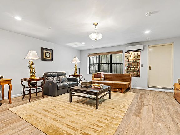 4th image of 124 E 118th St APT 1R