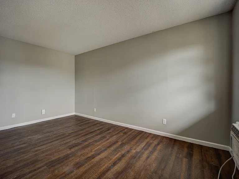 Mill Creek Apartments — Photo 27