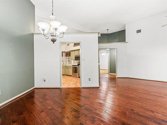 3rd image of 3336 Thornwood Way