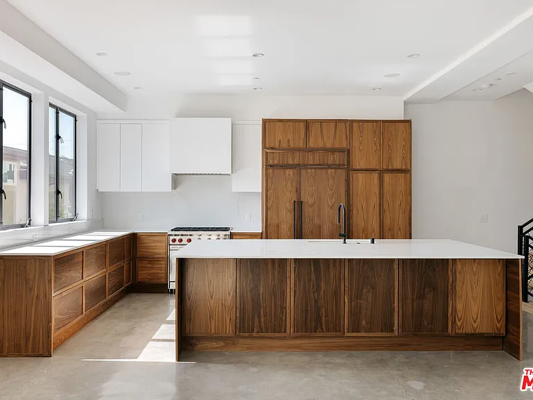 1628 1/2 Micheltorena St — Photo 12
