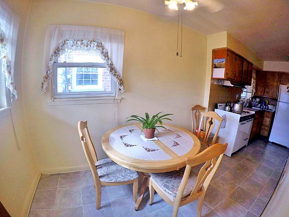 5th image of 4189 E Tremont Ave