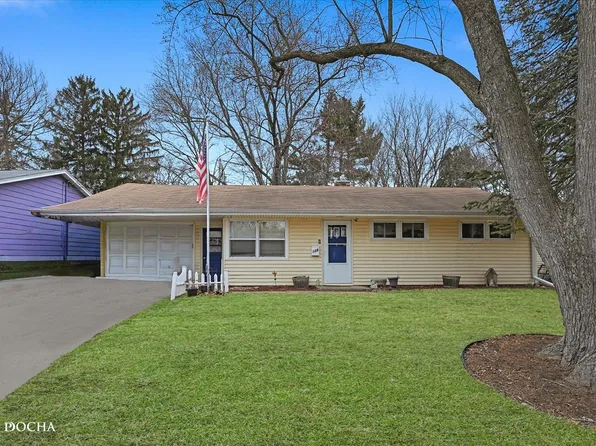 122 Joanne Ln, Dekalb, IL 60115