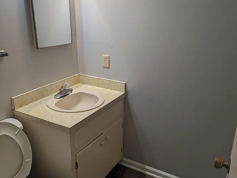 929 Seminole Ave #B — Photo 8