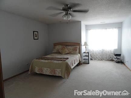 Guest Bedroom.
						:
						Great size for guests or kids with 2 windows bringing plenty of sunshine.