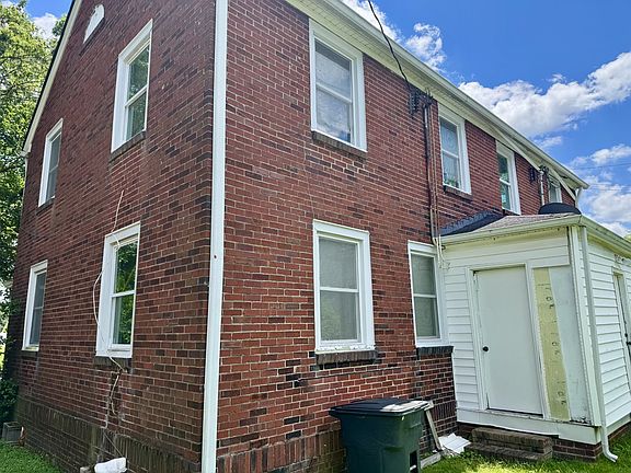 3rd image of 1104 Dodson St