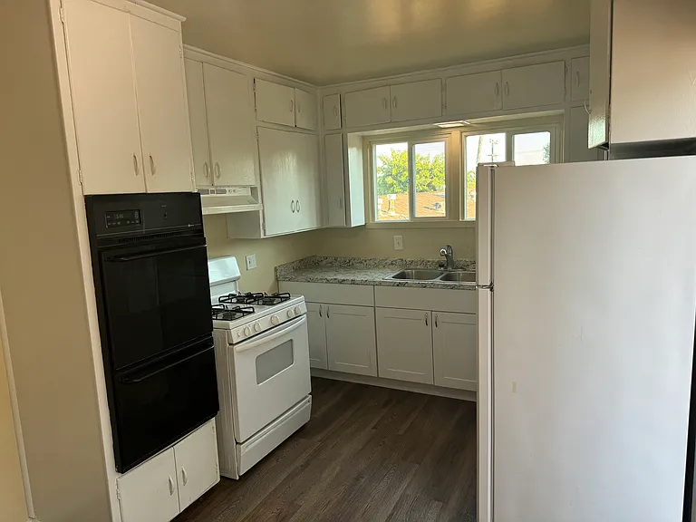 4220 Noyes St #7 — Photo 5