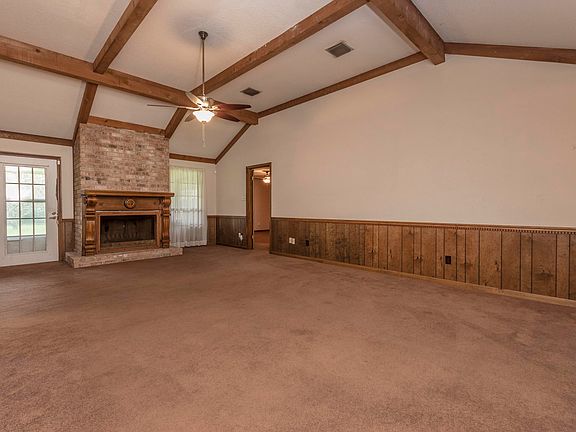 3rd image of 212 Sandalwood Dr