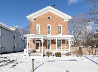 41 Holley St, Lyons, NY 14489