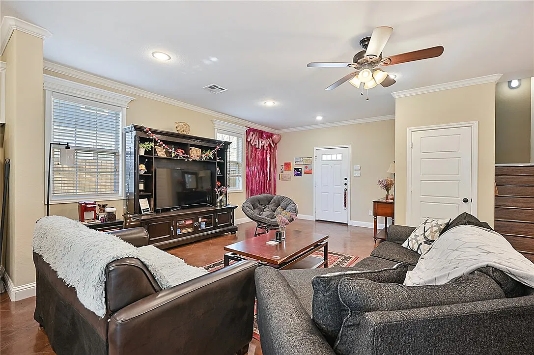 4 bed, 4.5 bath, 2324 sqft, $3,550 — Photo 3