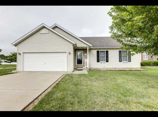 3102 Auburn Rd, Bloomington, IL 61704