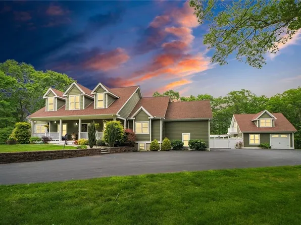 1 B Laudone Dr, Bradford, RI 02808