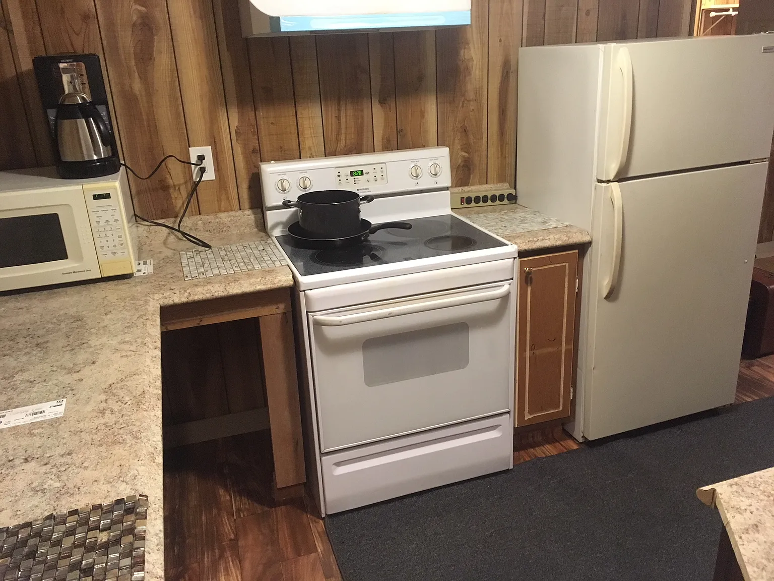 1 bed, 1000 sqft, $795 — Photo 3