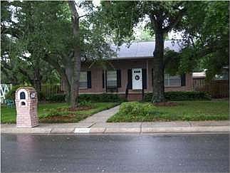 1st image of 4950 Woodcliff Dr
