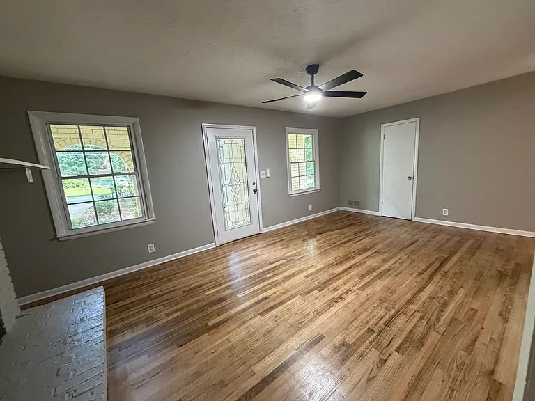 595 Sheppard Rd — Photo 5