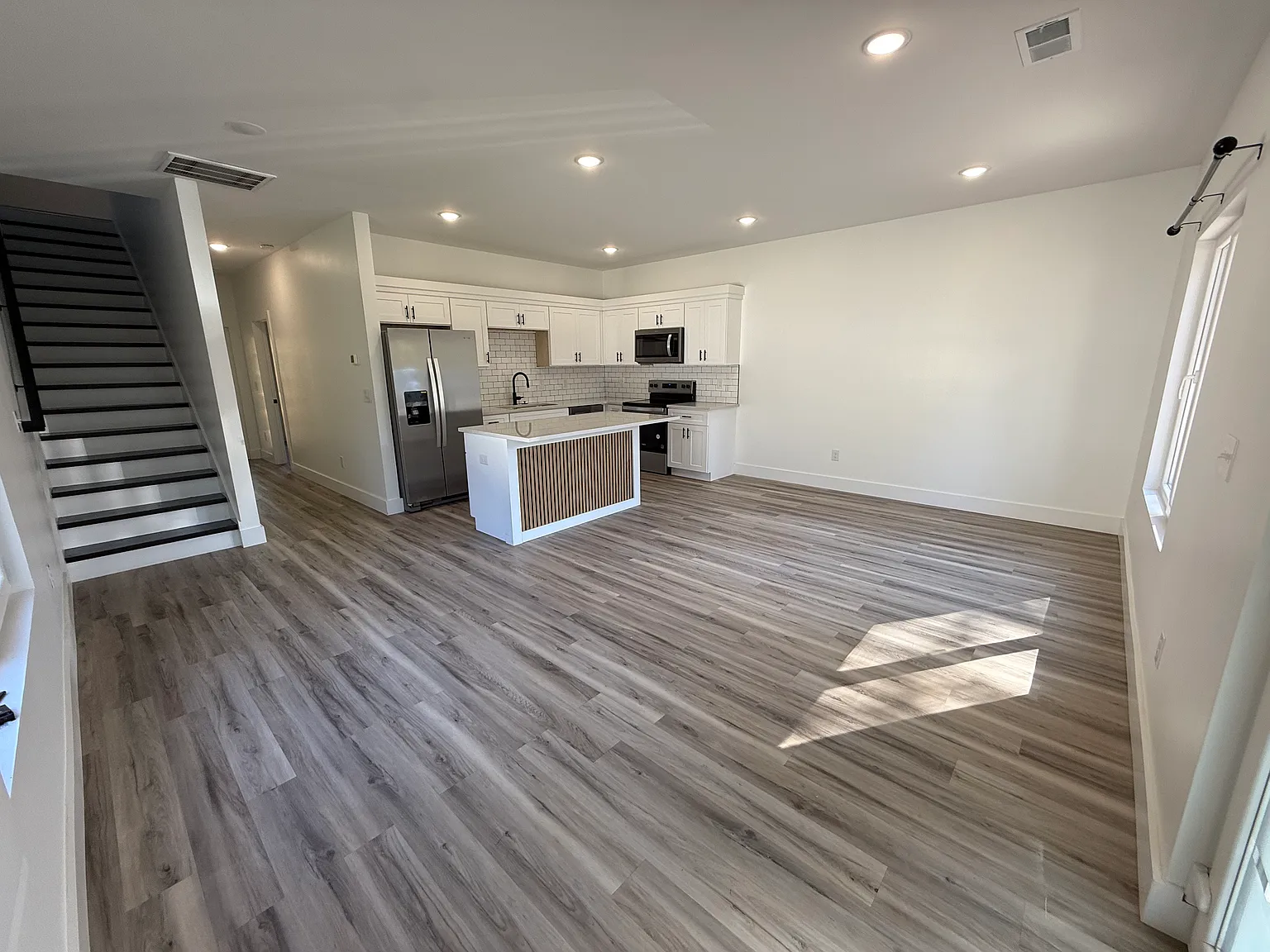 3 bed, 2.5 bath, 1450 sqft, $1,675 — Photo 2