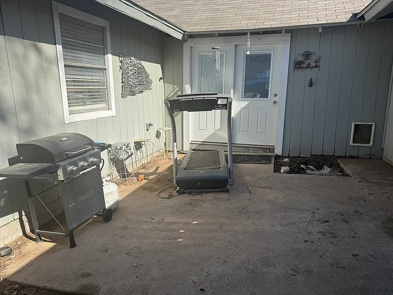 590 E College St — Photo 9