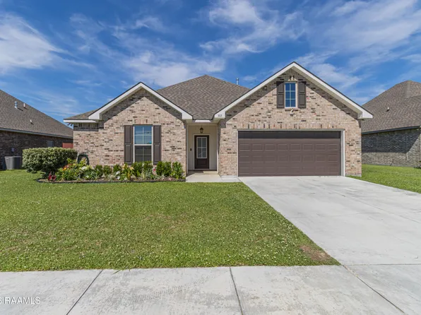 303 Tall Meadows Ln, Lafayette, LA 70506