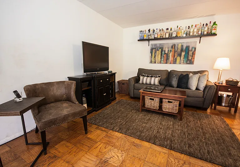 Oxford Hill Apartments — Photo 22