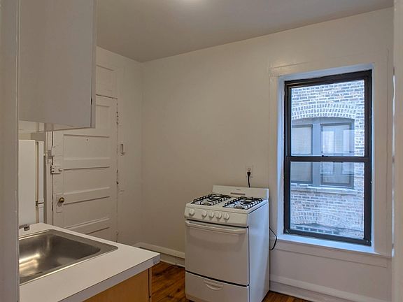 5th image of 2661 N Spaulding Ave #2