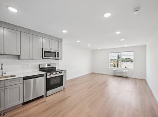 369 18th Ave #402, Newark, NJ 07108
