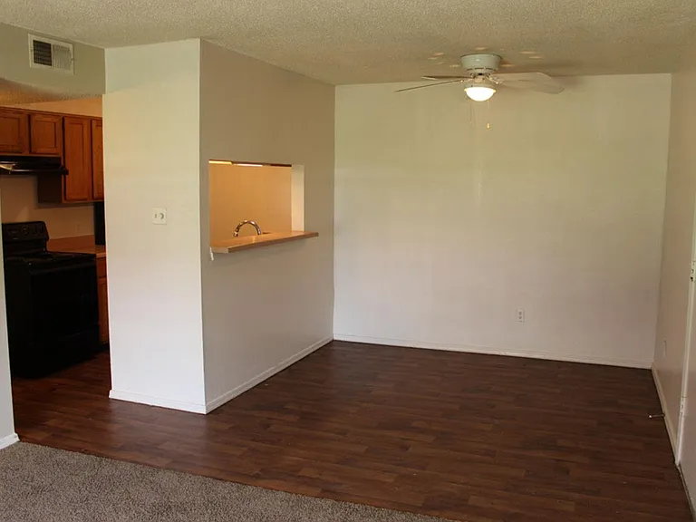6701 NW Maple Dr — Photo 17