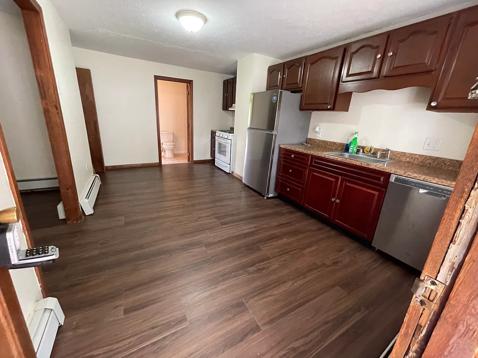 2 bed, 1200 sqft, $1,800 — Photo 3