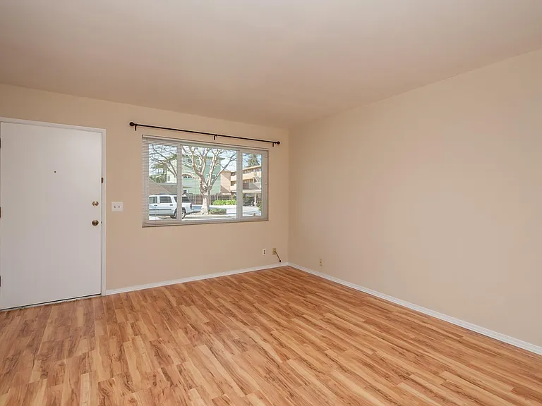 4 E 41st Pl — Photo 9