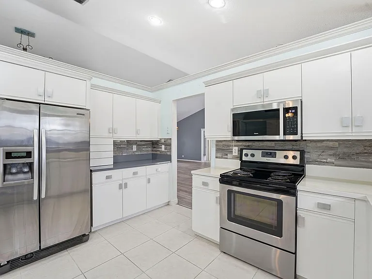 9284 Laurel Green Dr — Photo 13