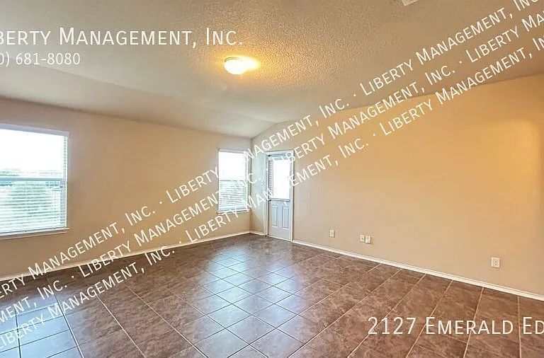 2127 Emerald Edge — Photo 8