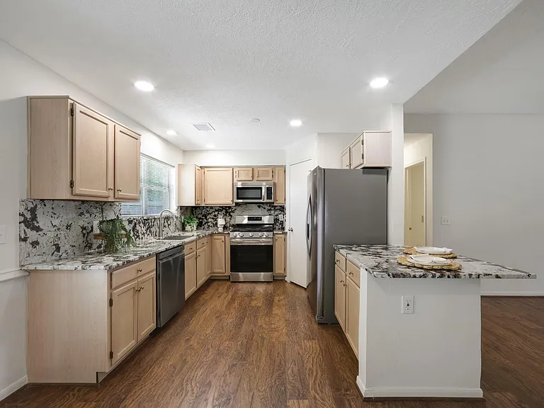 8910 Driftstone Dr — Photo 9