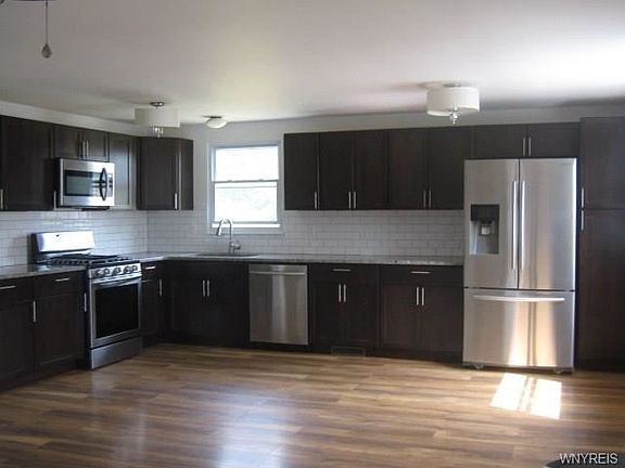 3rd image of 41 Woodgate Dr