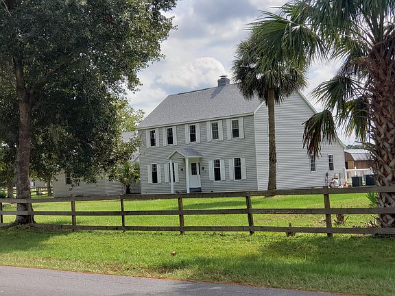 2nd image of 140 Country Circle Dr E