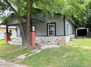 712 W 9th St, Ada, OK 74820