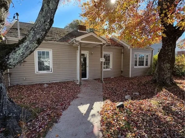 509 S Dillard St, Blackstone, VA 23824
