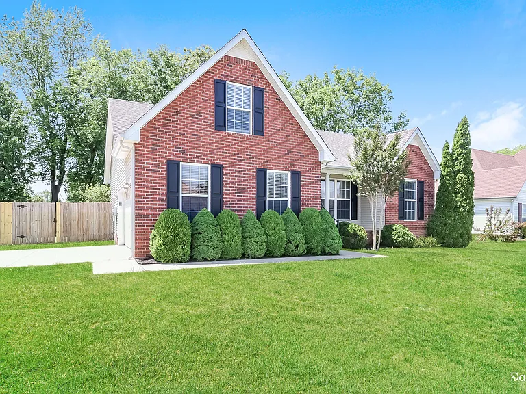 3003 Waywood Dr — Photo 2