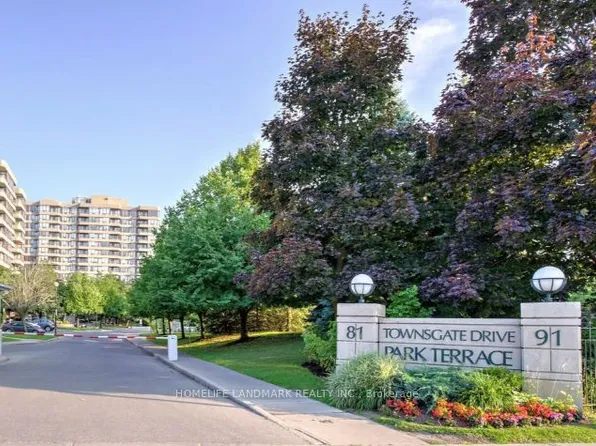 91 Townsgate Dr #711, Vaughan, ON L4J 8E8